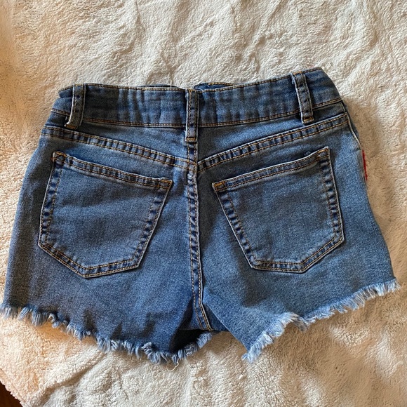 Flower Design Jean Shorts - Picture 2 of 2